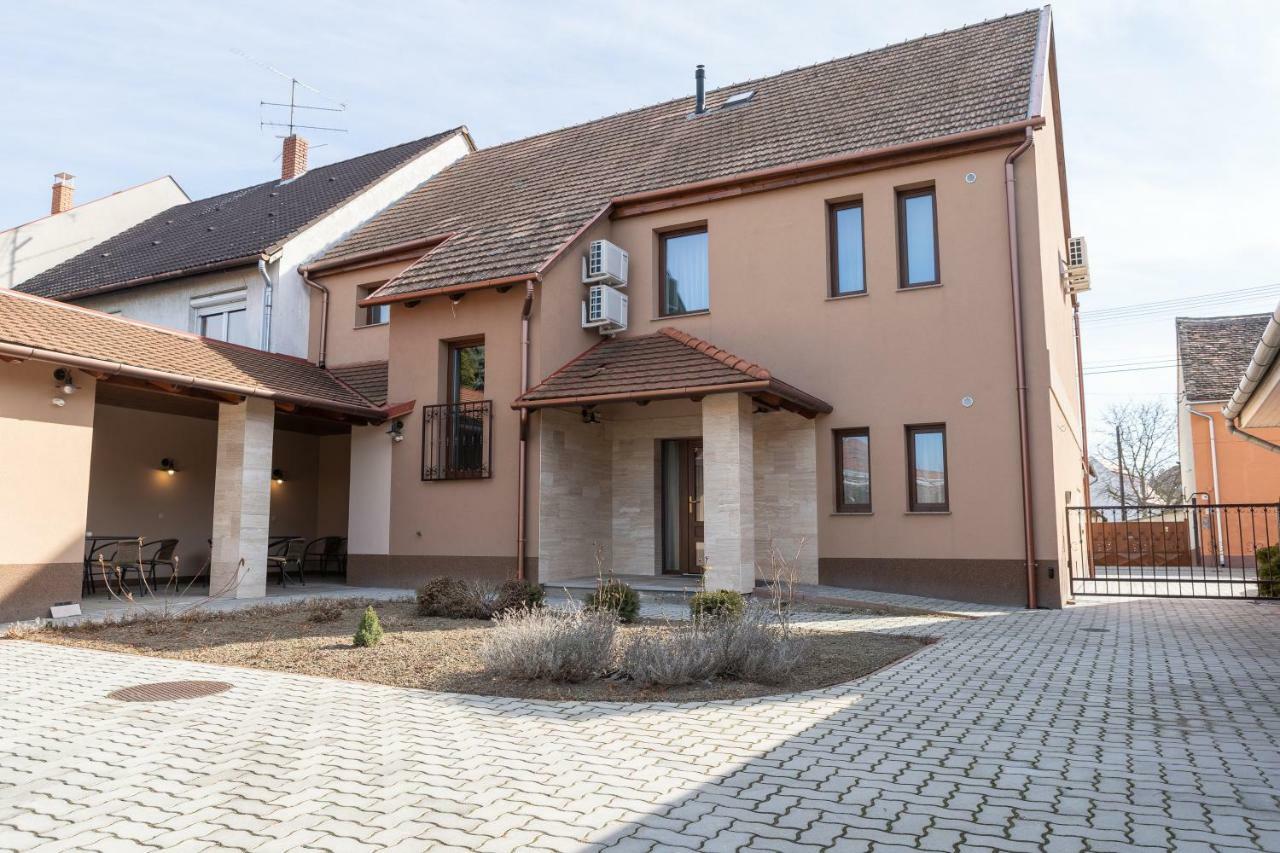 RÁBA Apartman Sárvár Esterno foto